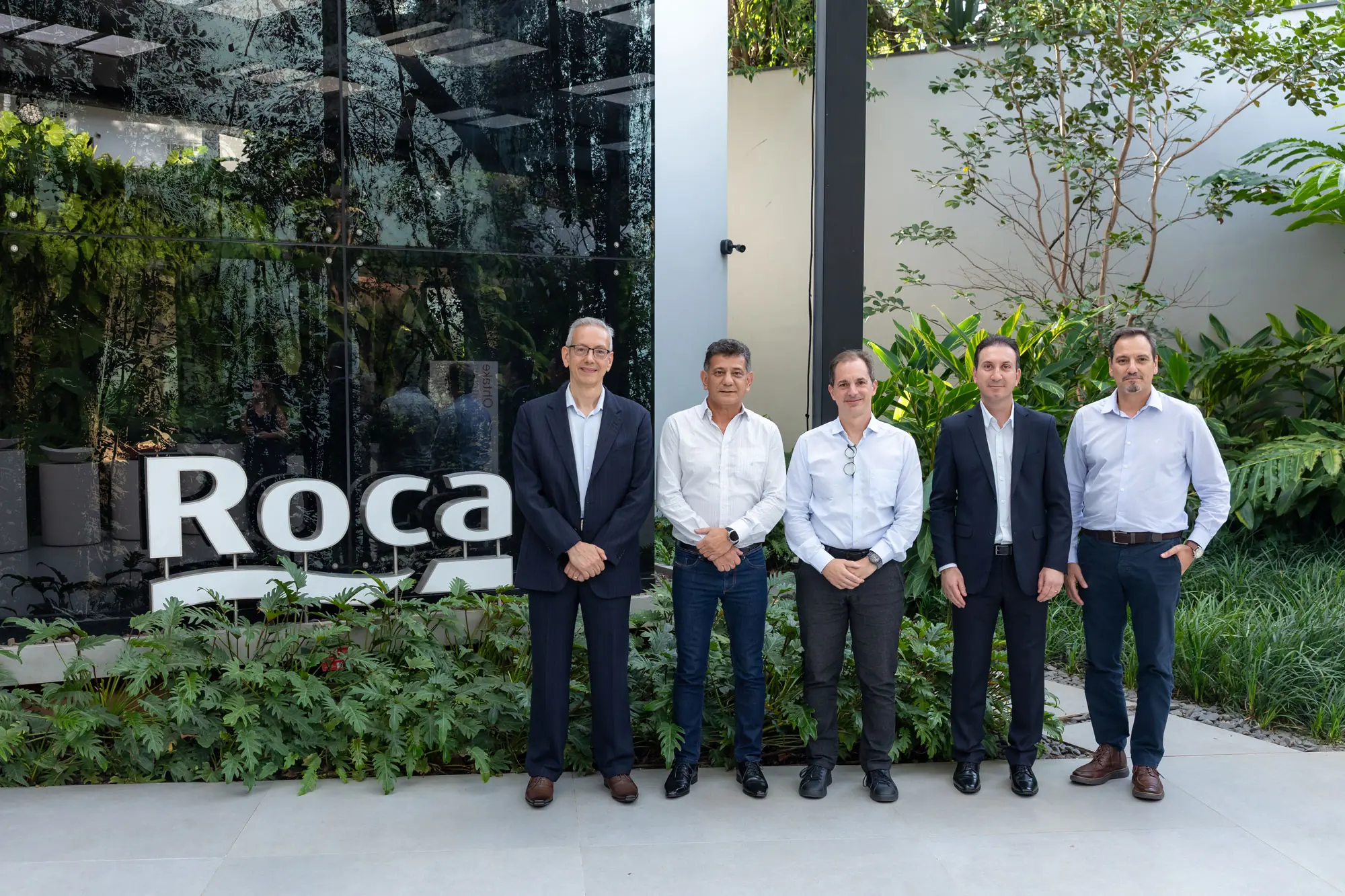 Executivos-assinam-contrato-de-compra-de-energia-de-fontes-renovaveis.jpg