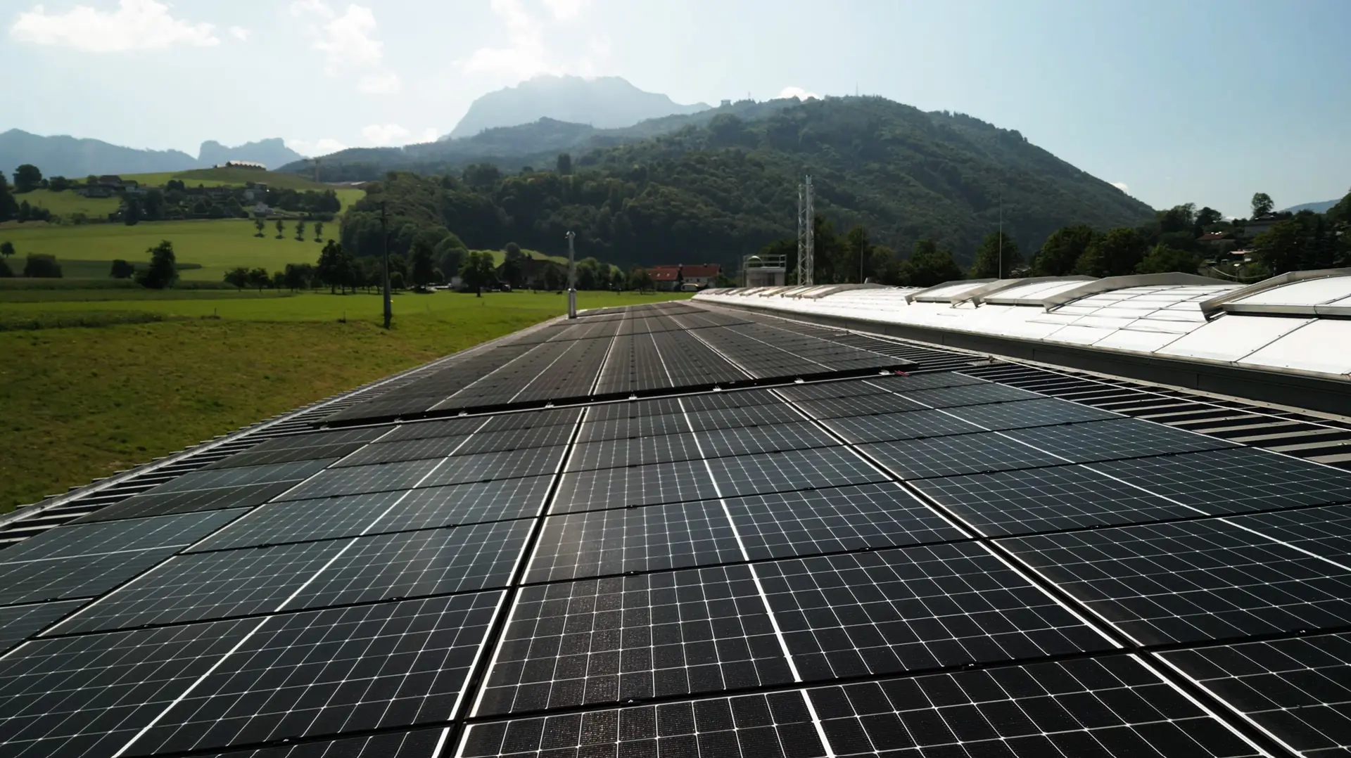 2_Solar_panels_-Roca_Groups_Gmunden_plant-1.jpg